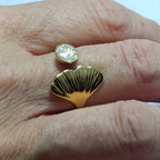 Bague Coquille Dorée – Béton & Acier Inoxydable Une Lueur de Bonheur