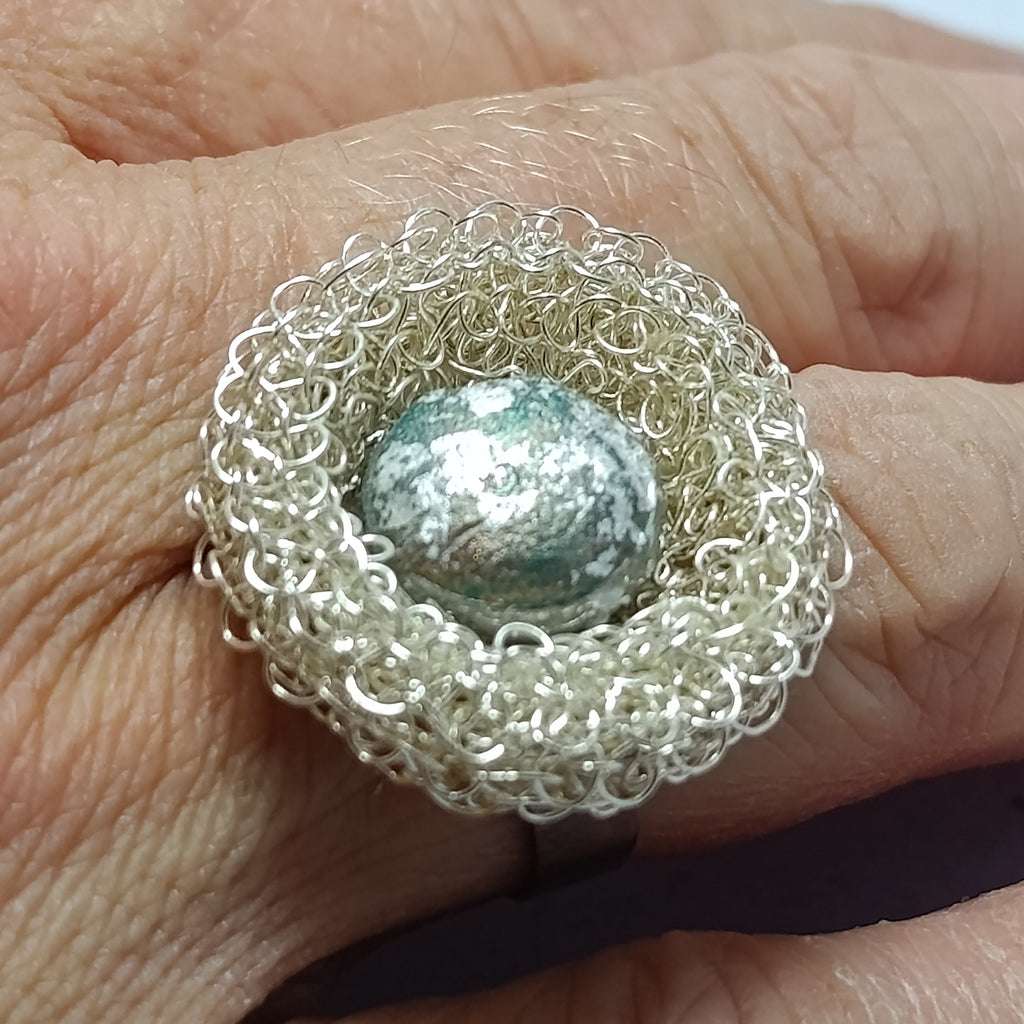 Bague Lunaire Argentée – Fil Tissé & Béton Argenté Une Lueur de Bonheur
