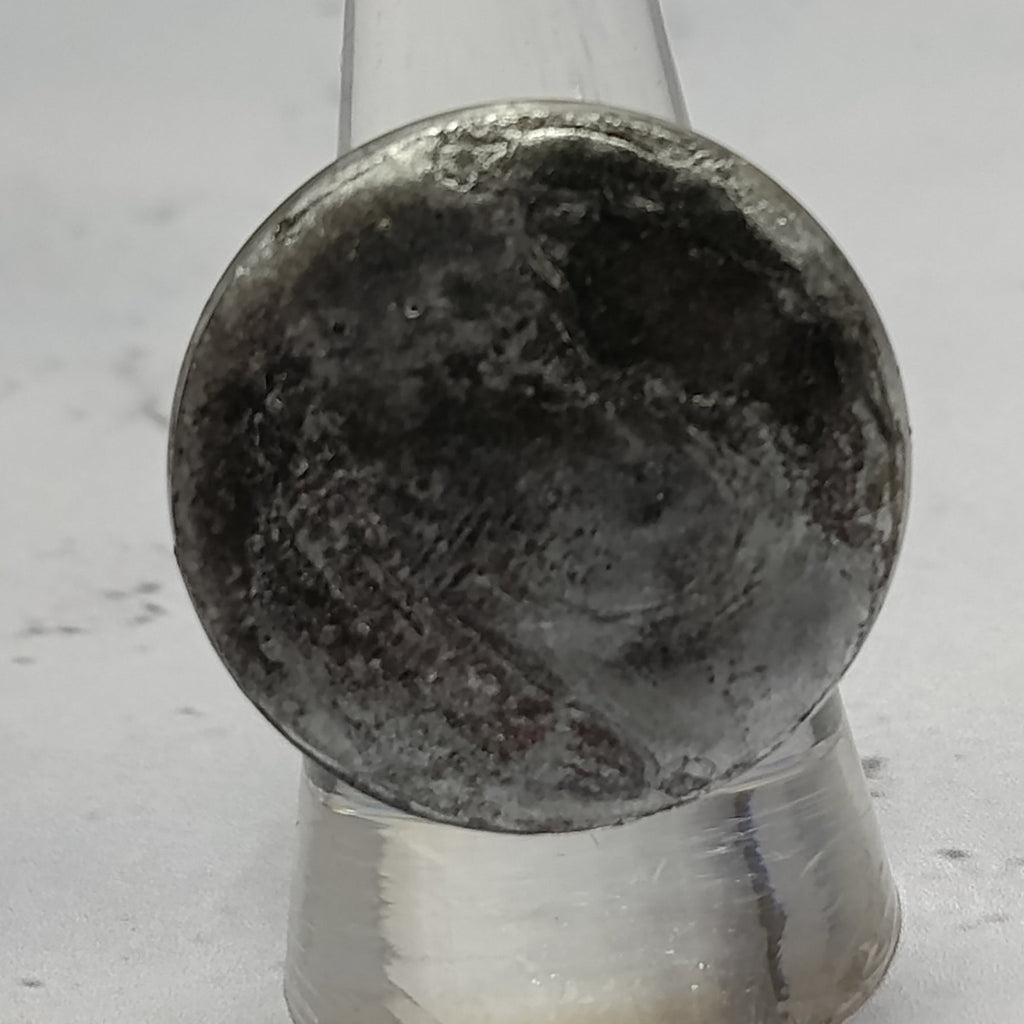 Bague Argentia Brute – Pastille Béton Argenté Texturé Une Lueur de Bonheur