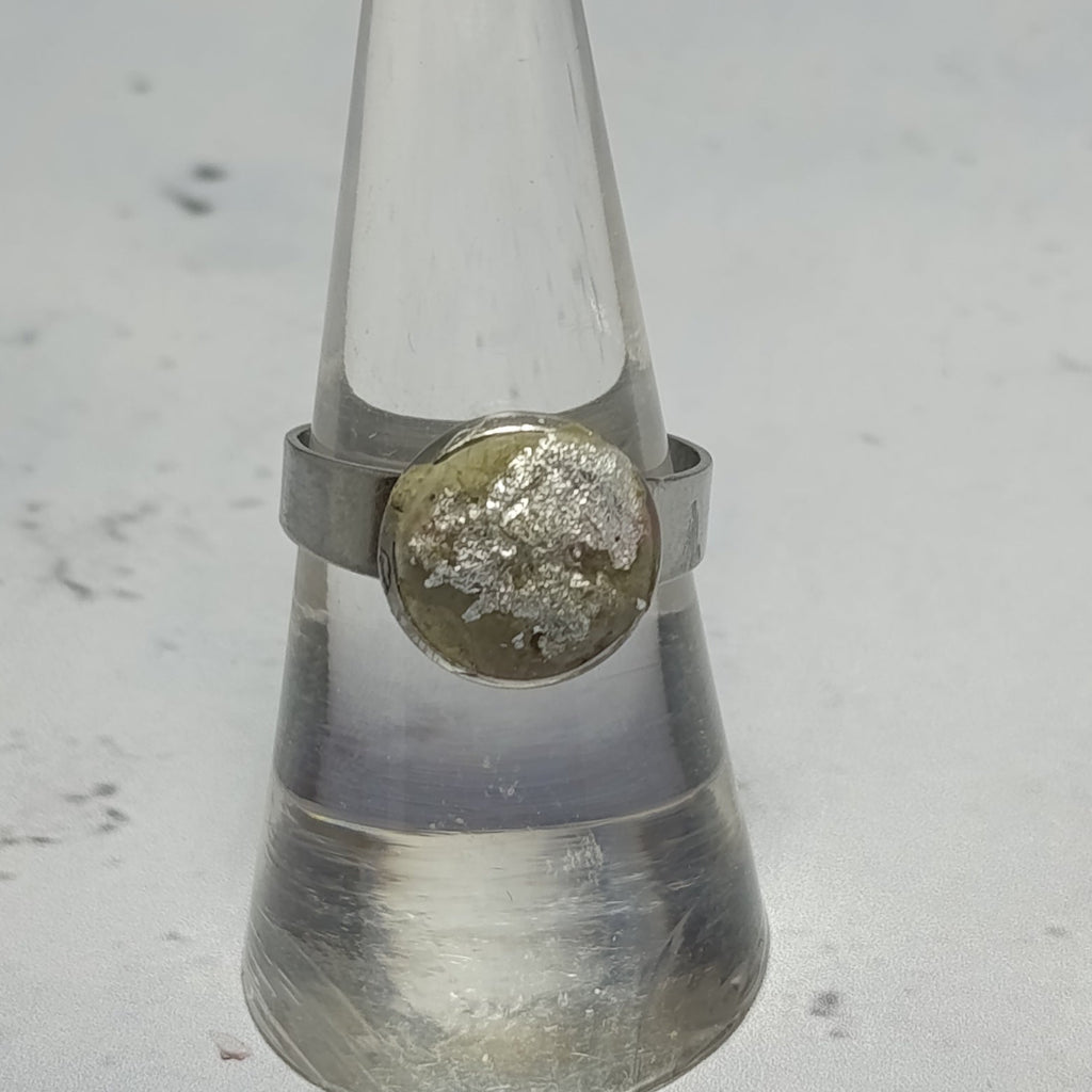 Bague Pastille – Béton & Feuilles de couleurs Une Lueur de Bonheur