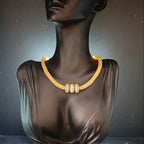 Collier Solara – Fil Métallique & Béton Une Lueur de Bonheur