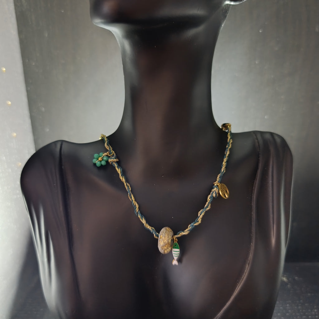 Collier Harmonie Dorée – Nature & Symboles Une Lueur de Bonheur