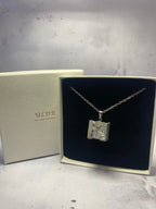 Collier Cube Béton Stellaire – Béton & Argent