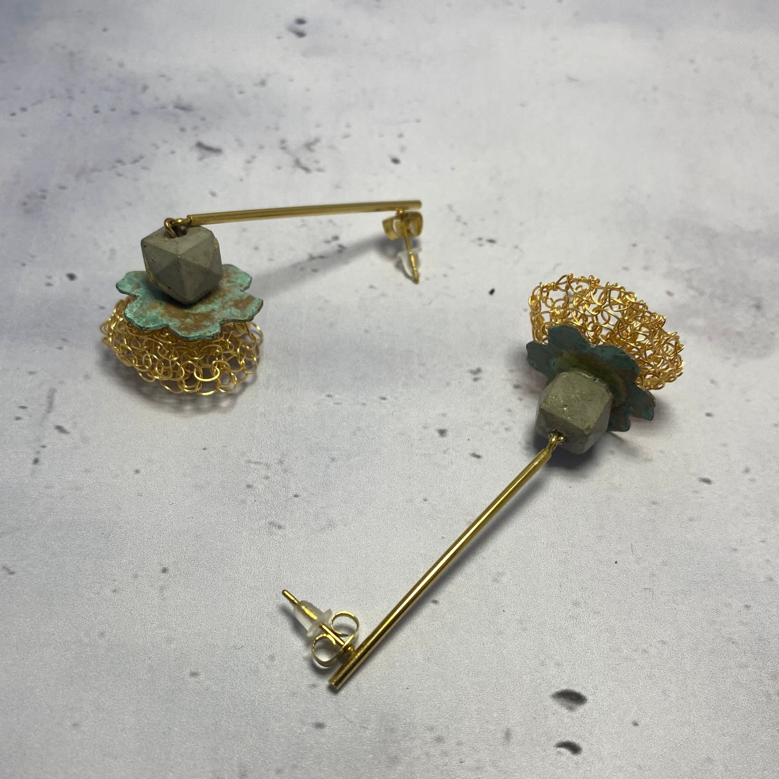 Boucles Florésia – Béton, Doré & Laiton Oxydé Une Lueur de Bonheur