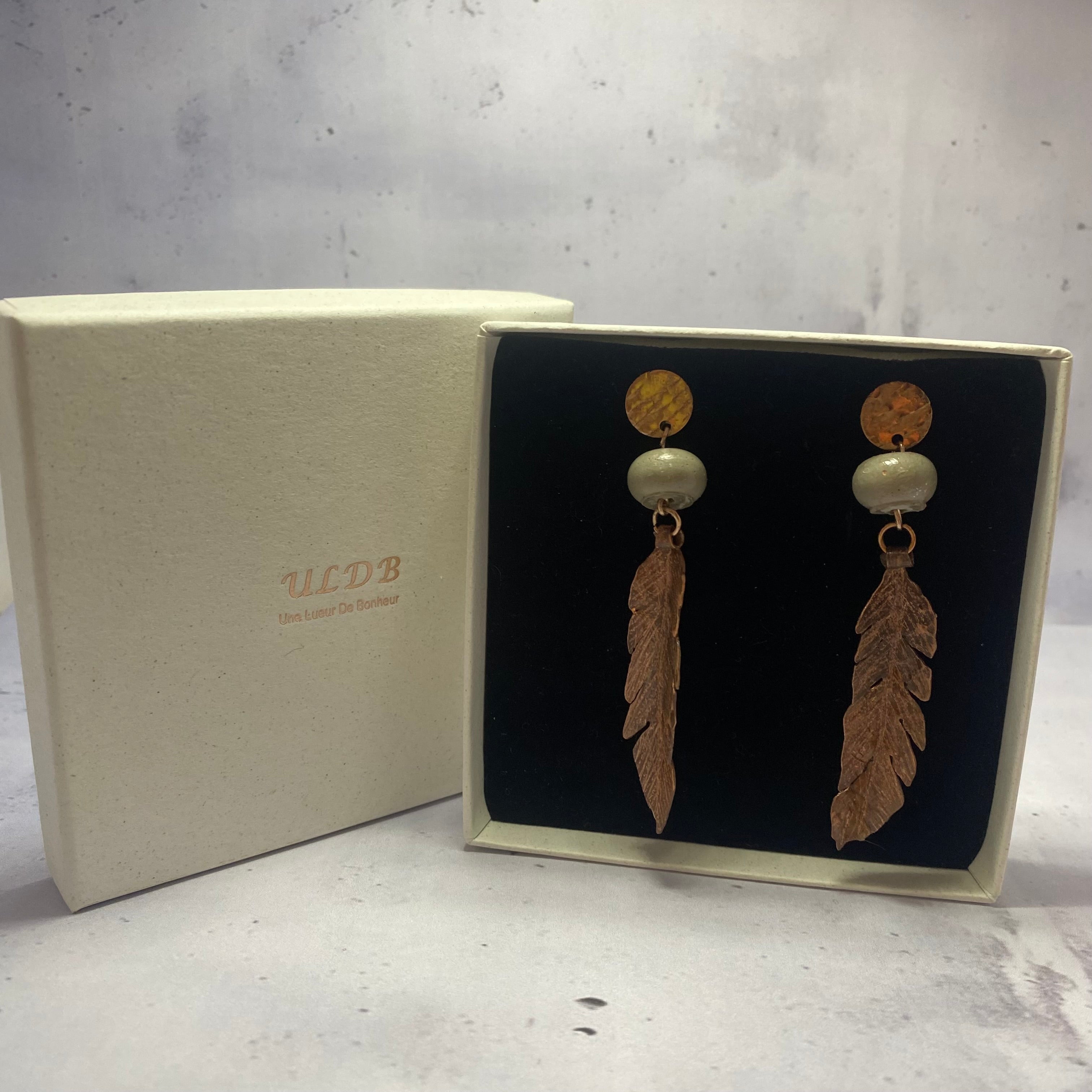 Boucles d’oreilles Plumes Cuivre – Béton & cuivre