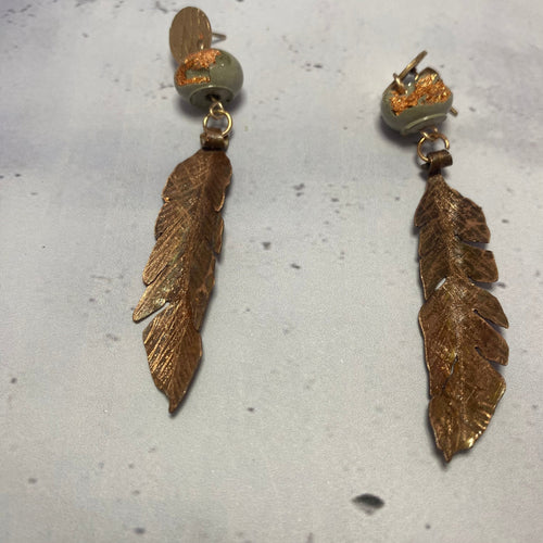 Boucles d’oreilles Plumes Cuivre – Béton & cuivre Une Lueur de Bonheur