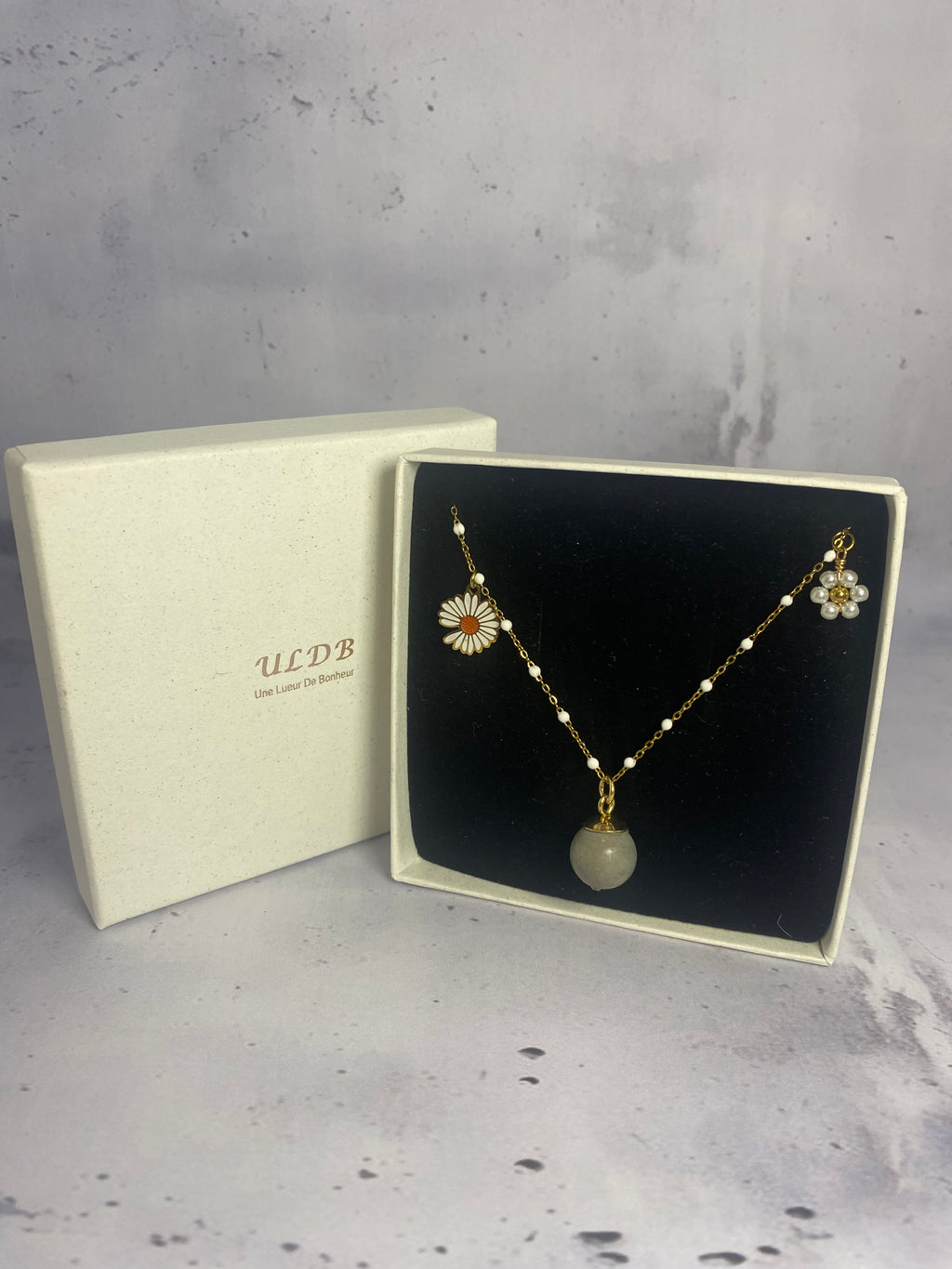 Collier Marguerite – Béton & Doré