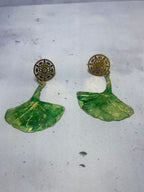 Boucles d’oreilles Pétales Vert – Laiton découpé & patine artisanale