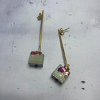 Boucles d’oreilles Arlequin – Béton & feuilles métallisées colorées