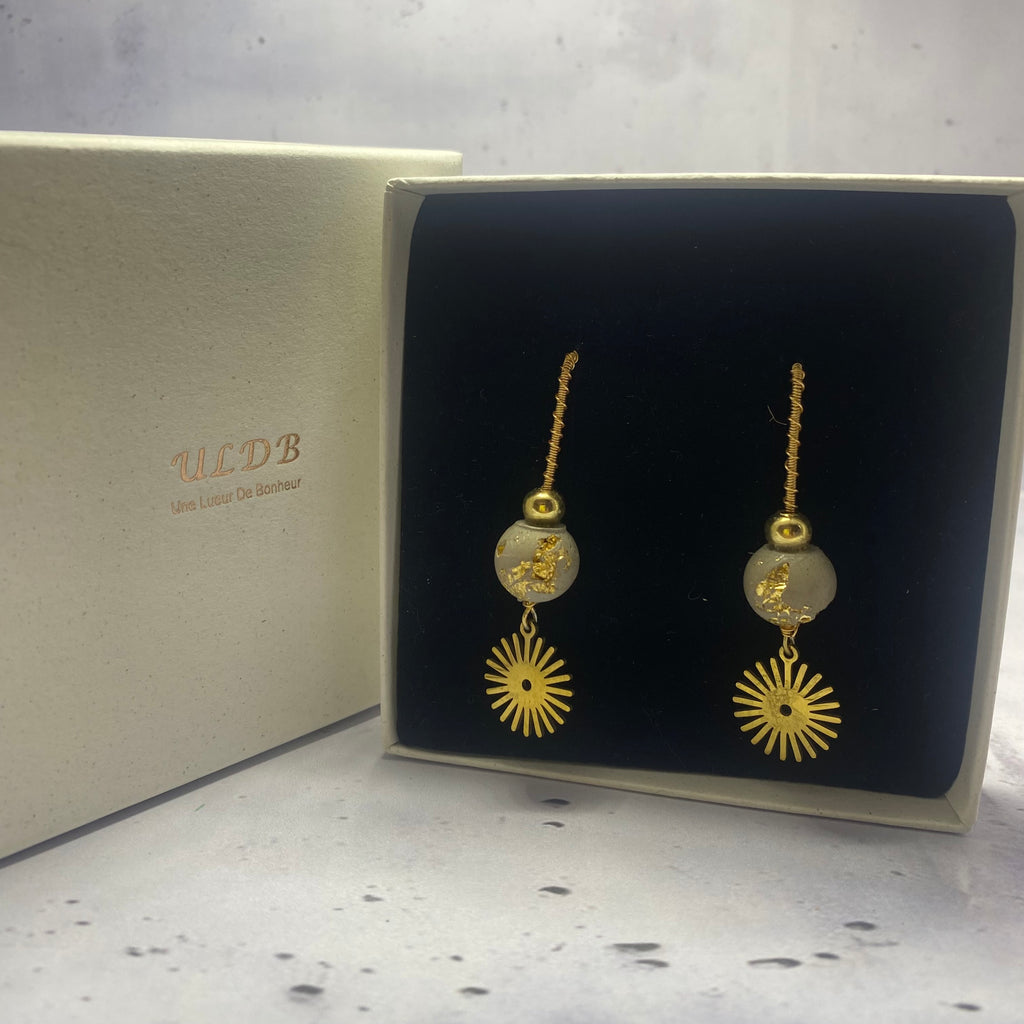 Boucles d’oreilles Petit Soleil – Béton & acier doré