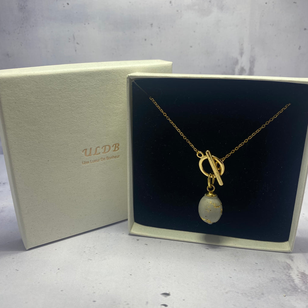 Collier Ovale Doré – Béton & Or