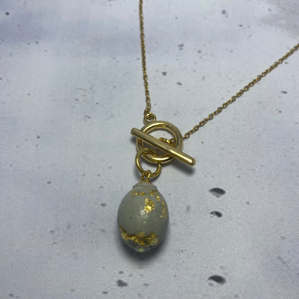 Collier Ovale Doré – Béton & Or
