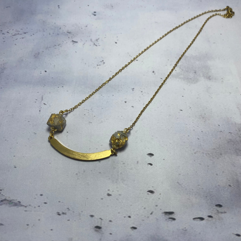 Collier B&B – Étoiles de béton et éclat doré