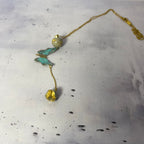 Collier Butterfly – Laiton et perles béton dorées