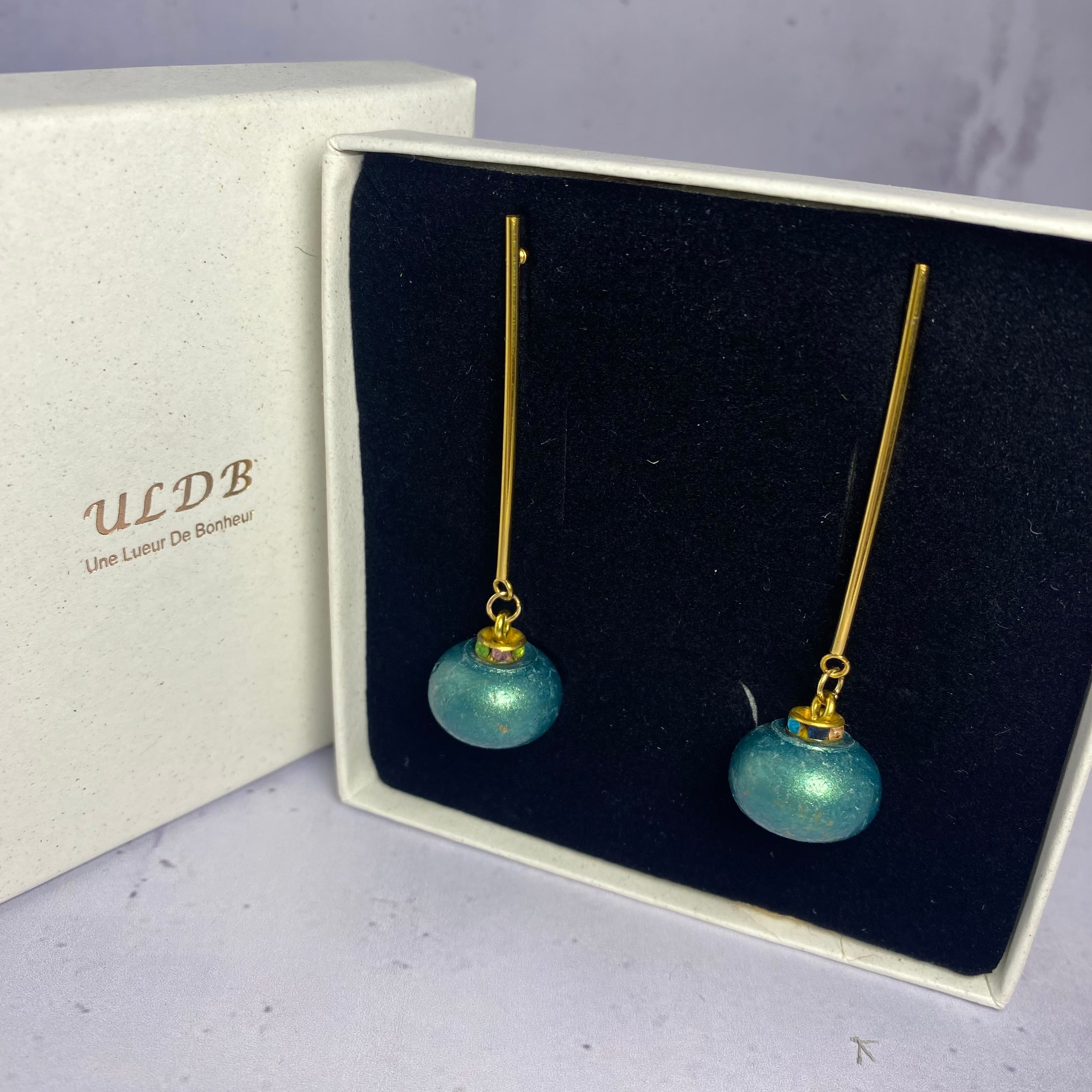Boucles d’oreilles Brut Turquoise – Perles Béton peintes