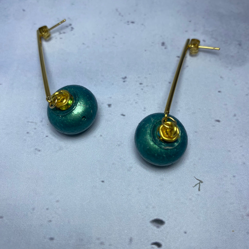 Boucles d’oreilles Brut Turquoise – Perles Béton peintes
