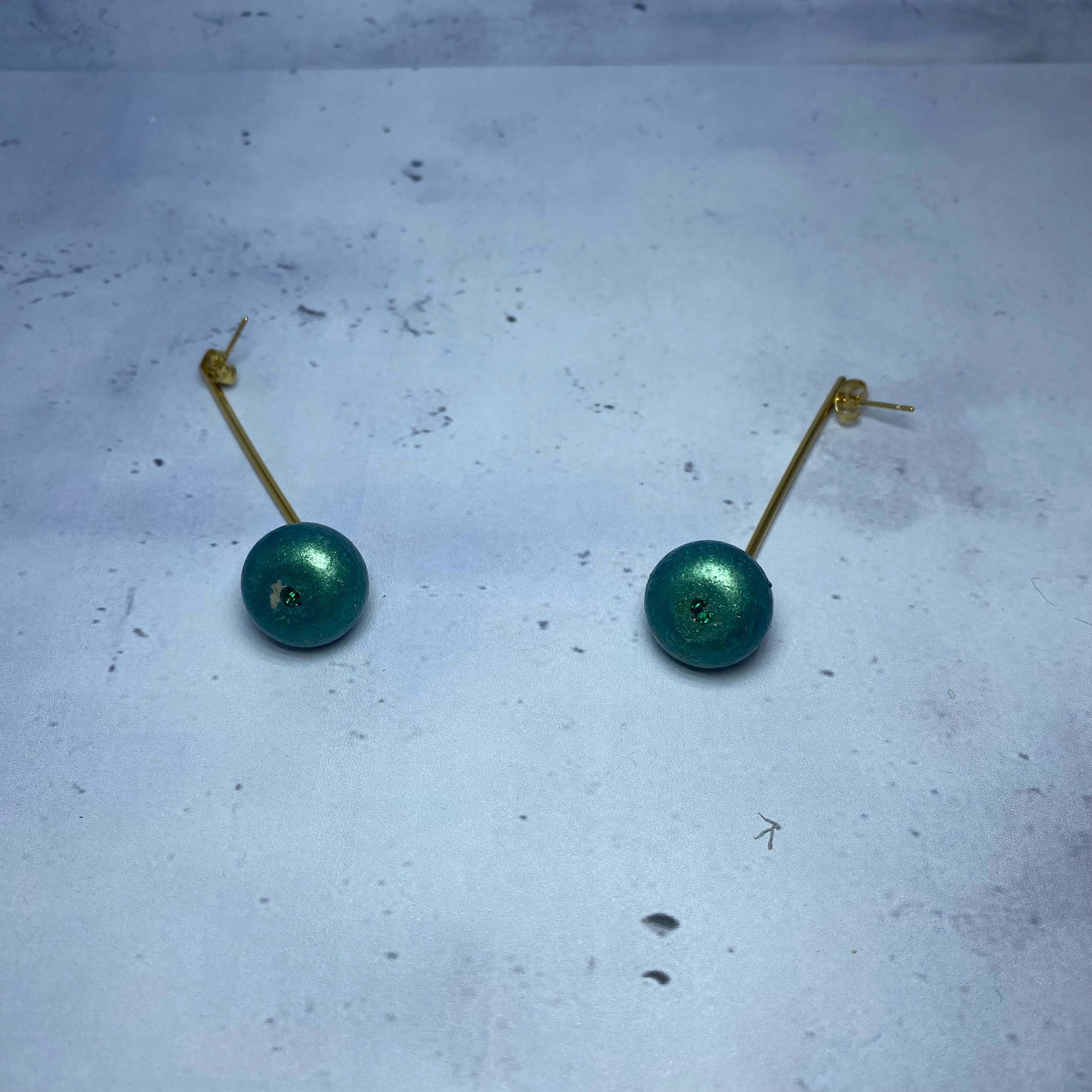 Boucles d’oreilles Brut Turquoise – Perles Béton peintes