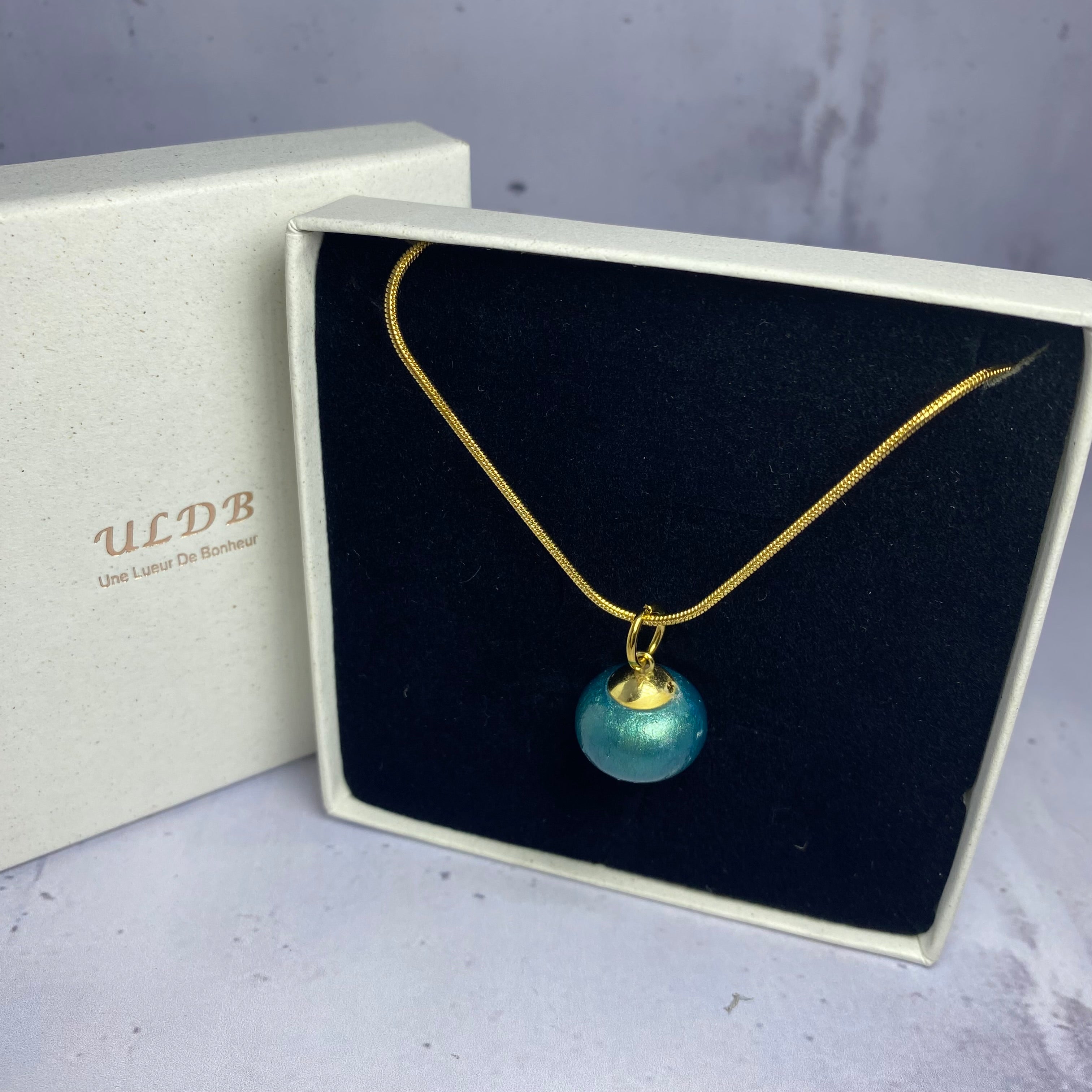 Collier Brut Turquoise – Perle béton colorée