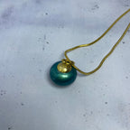 Collier Brut Turquoise – Perle béton colorée