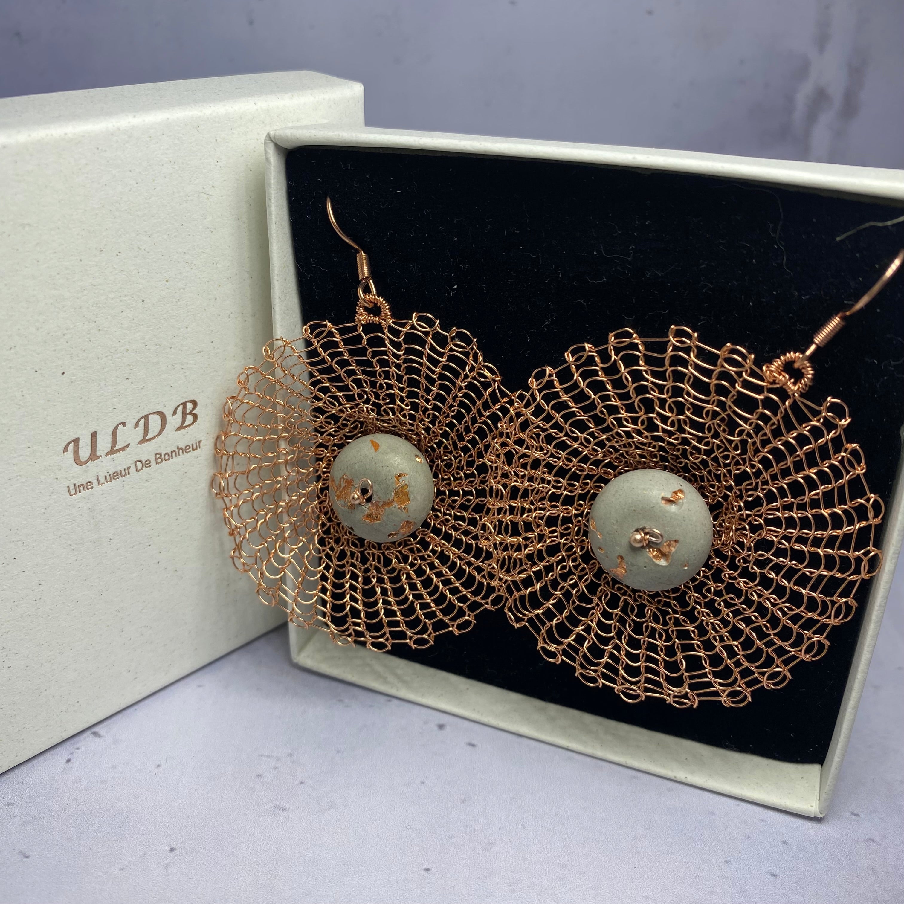 Boucles d’oreilles Dentelia Cuivre – Dentelle métallique & béton