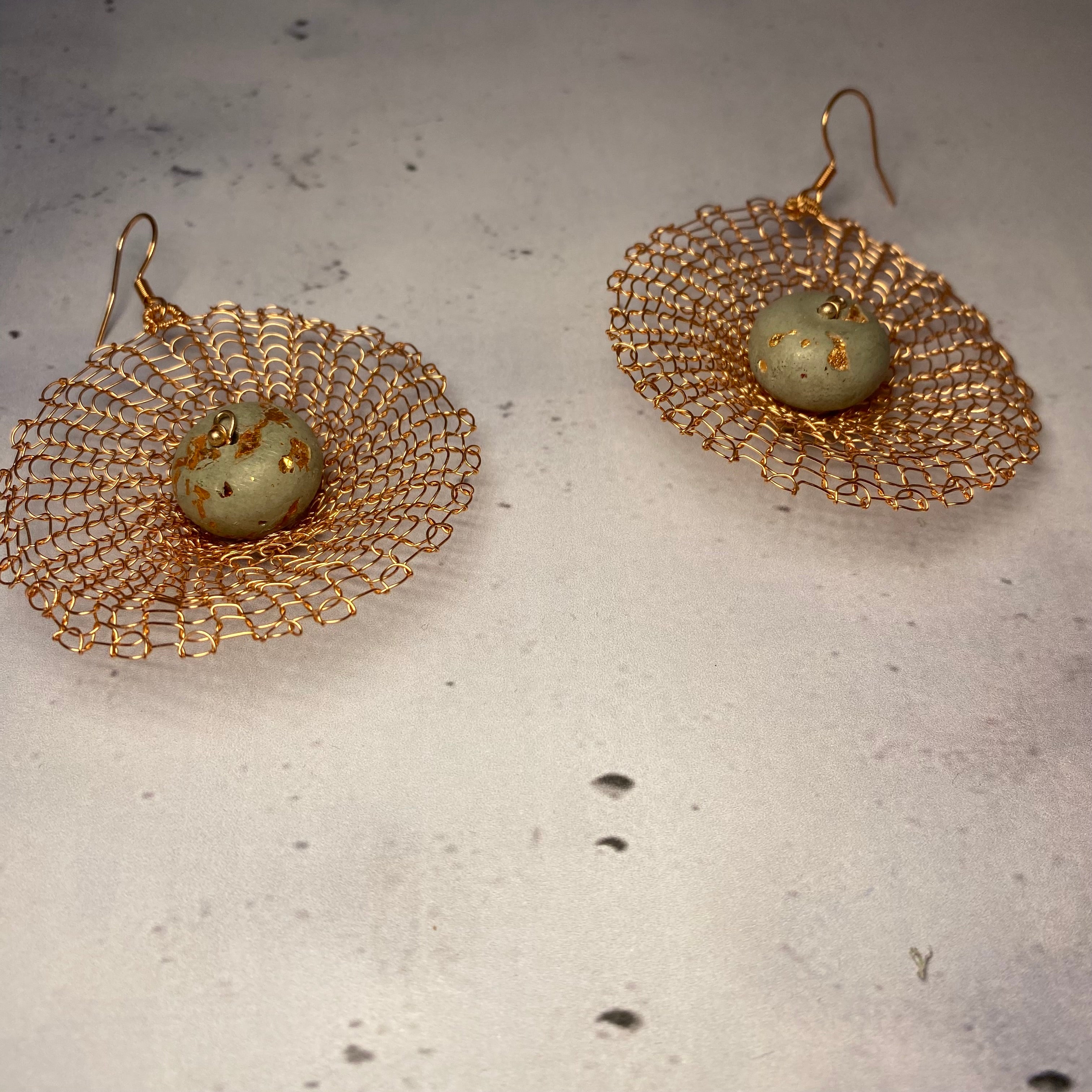 Boucles d’oreilles Dentelia Cuivre – Dentelle métallique & béton