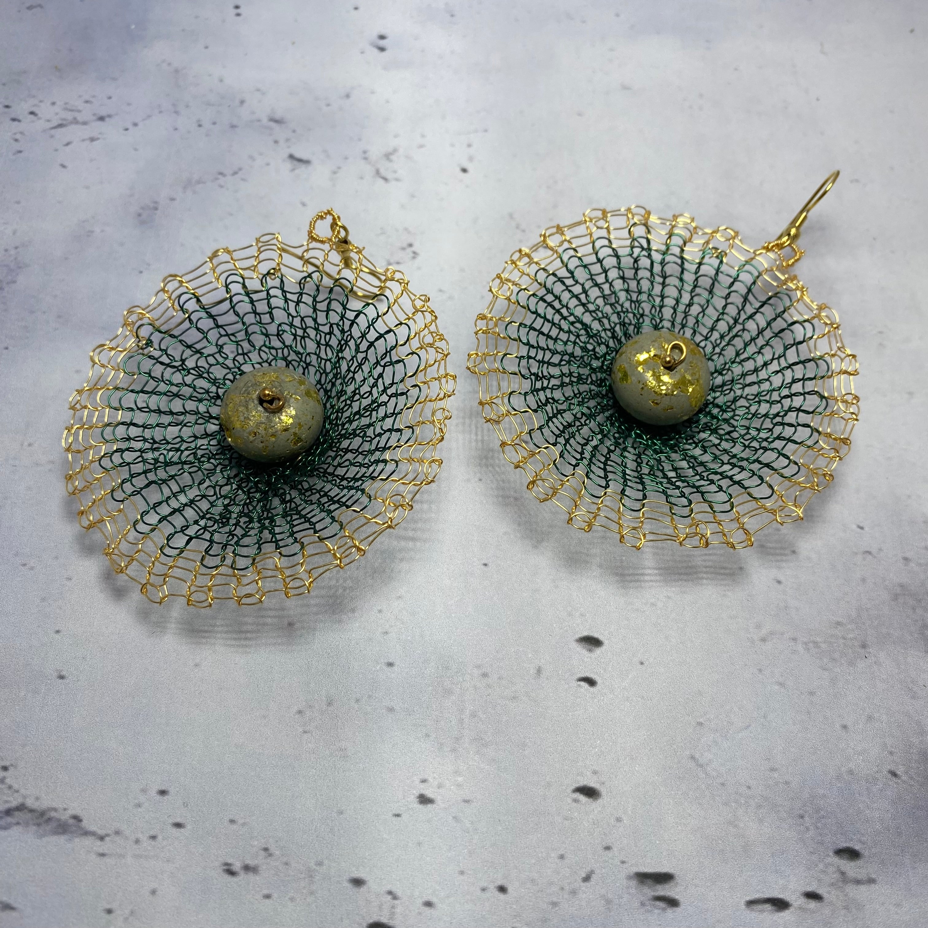 Boucles d’oreilles Dentelia Vert Emeraude – Dentelle métallique & béton