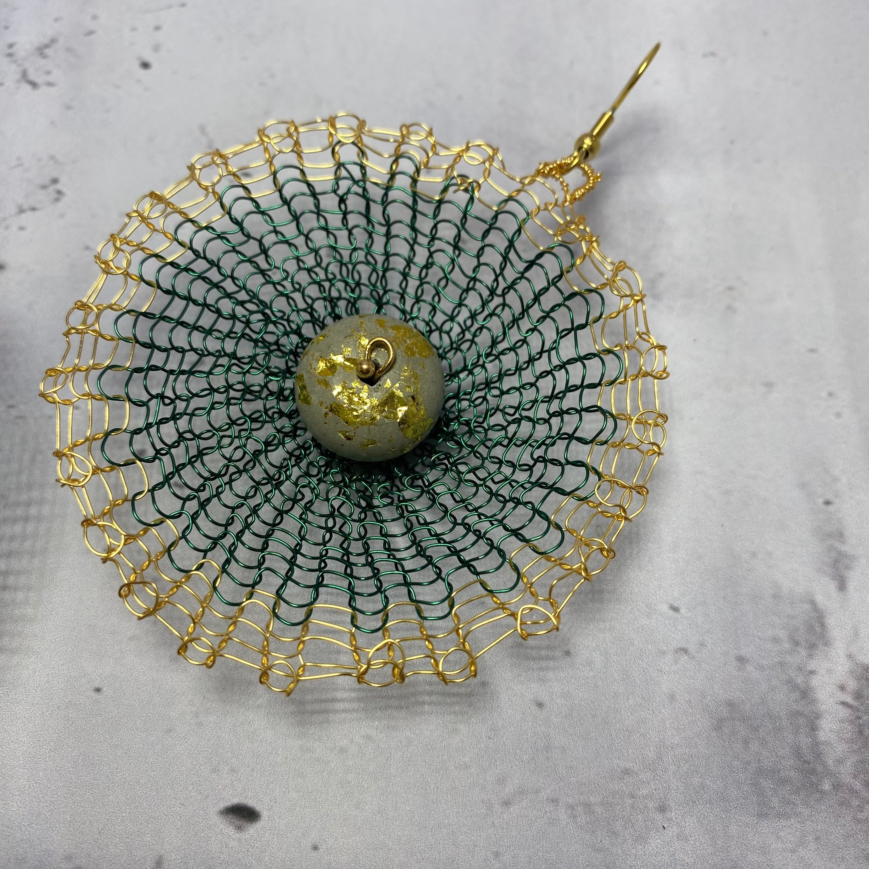 Boucles d’oreilles Dentelia Vert Emeraude – Dentelle métallique & béton