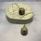 Boucles d’oreilles Arlequin – Perles béton et feuilles métallisées