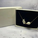 Collier PinguiLove – Pendentif en laiton & perle béton Une Lueur de Bonheur