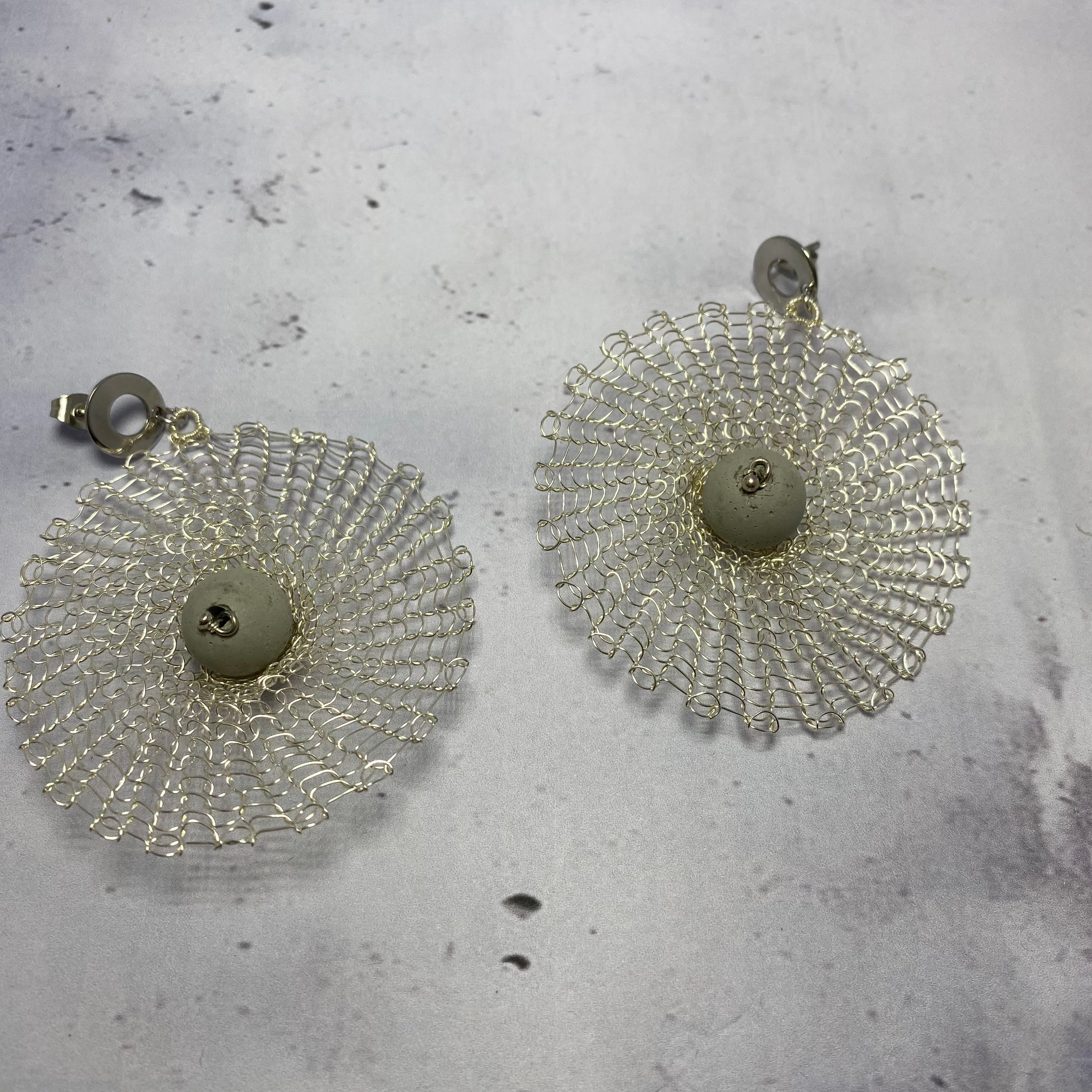 Boucles d’oreilles Dentelia Argent – Dentelle métallique & béton