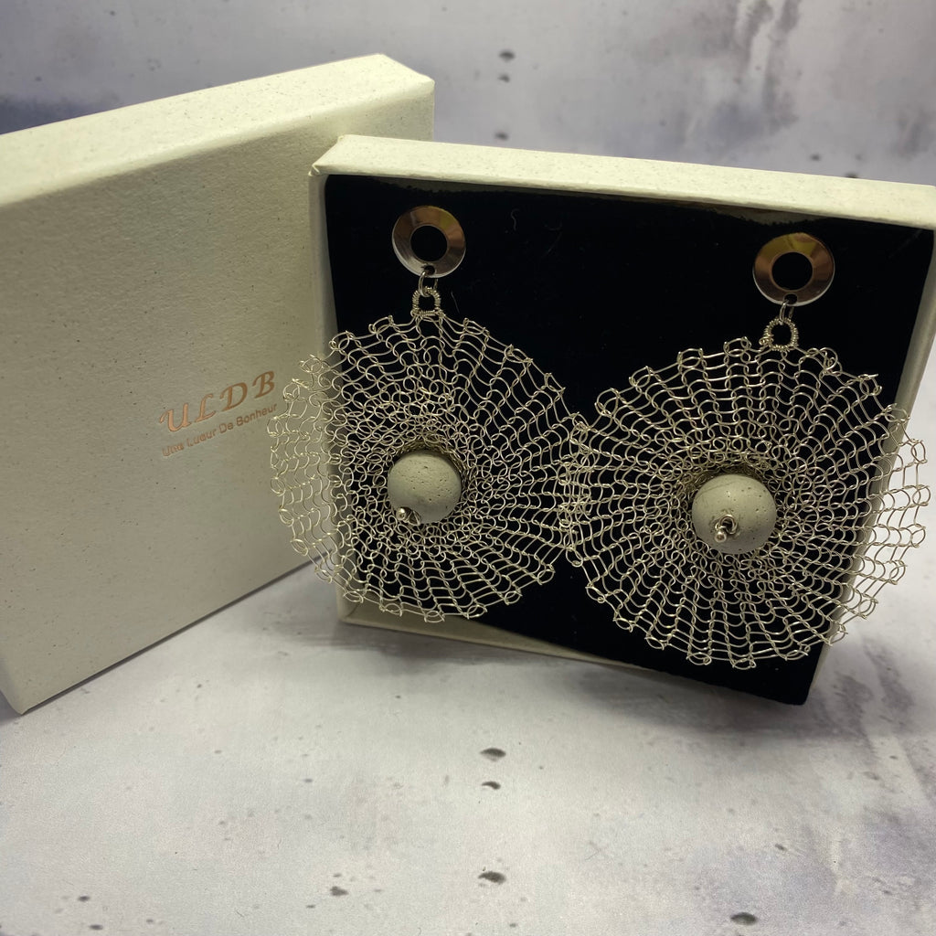 Boucles d’oreilles Dentelia Argent – Dentelle métallique & béton