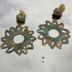 Boucles Solarys – Béton & Laiton Oxydé Une Lueur de Bonheur