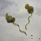 Boucles d’oreilles Onde d’Or – Béton & acier doré