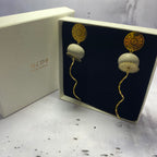Boucles d’oreilles Onde d’Or – Béton & acier doré