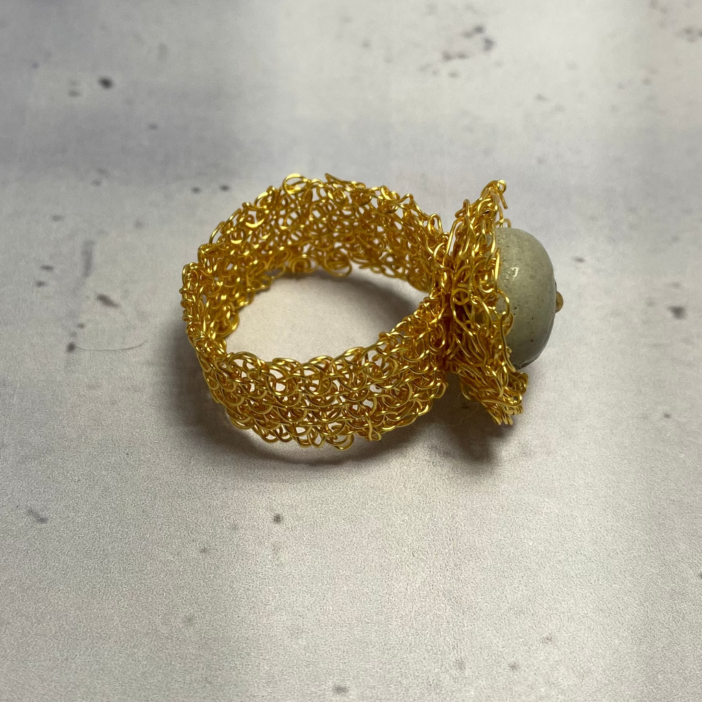 Bague Soléa – Béton & Doré Une Lueur de Bonheur