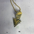 Collier Triangle Solaire – Béton & Acier