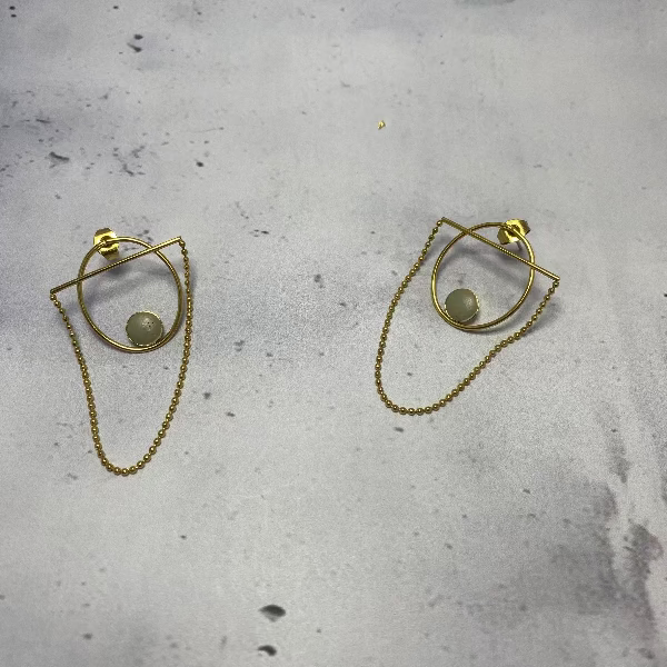 Boucles d’oreilles Lunea – Barre Dorée & Pastille Béton Une Lueur de Bonheur