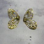 Boucles d’oreilles Papilia – Acier Doré & Béton Une Lueur de Bonheur