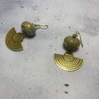 Boucles Nefertari – Béton & Doré Une Lueur de Bonheur