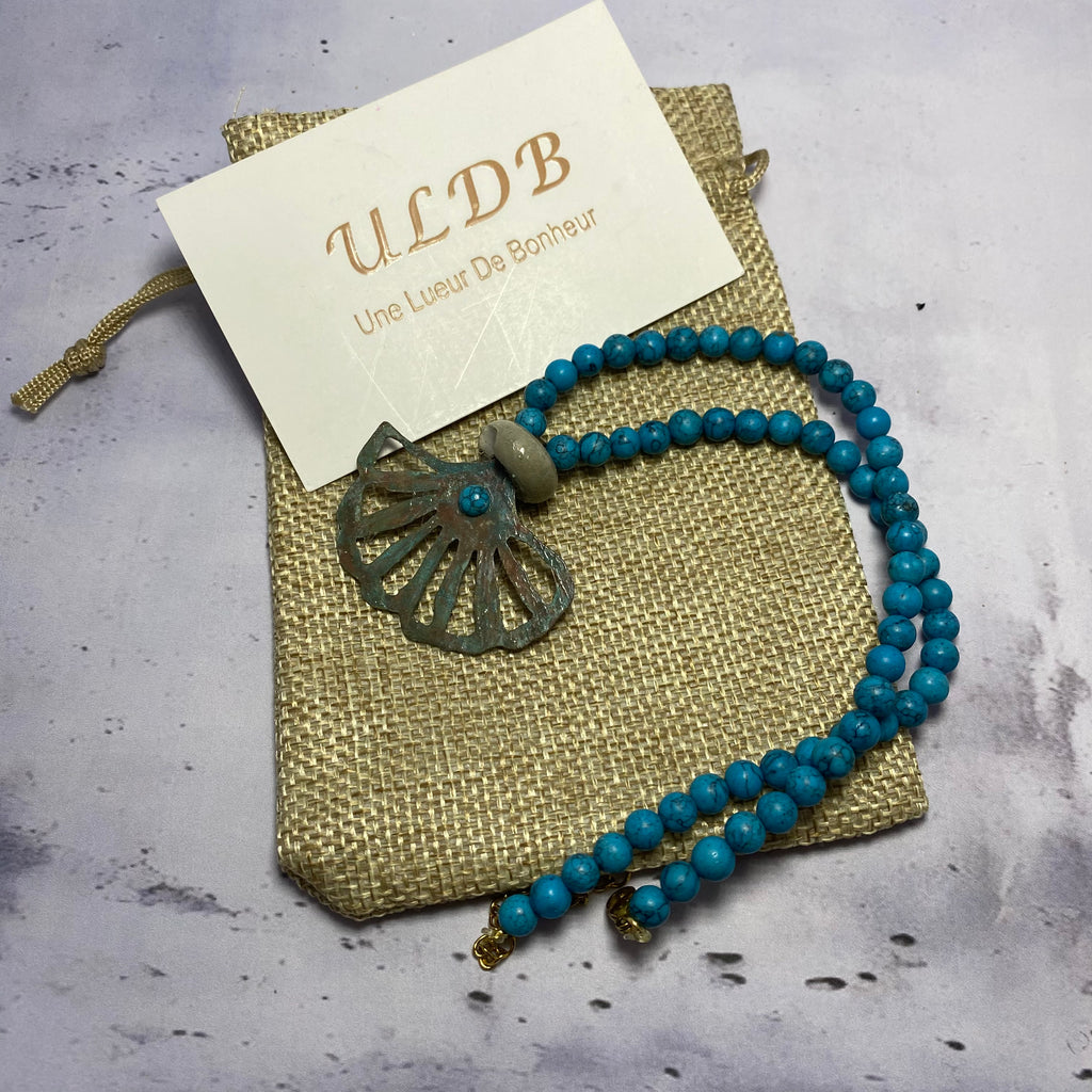 Collier Sirena – Béton, Bleu & Laiton Oxydé Une Lueur de Bonheur