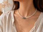 Collier Solara – Fil Métallique & Béton Une Lueur de Bonheur